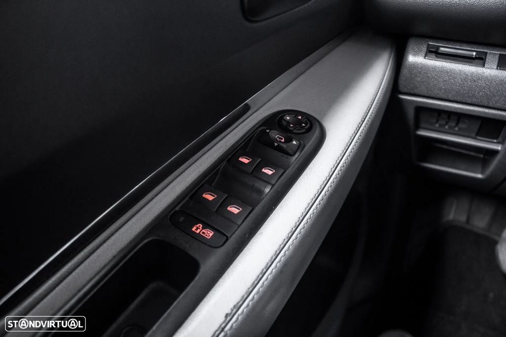 Peugeot 3008 1.6 HDi Roland Garros - 16