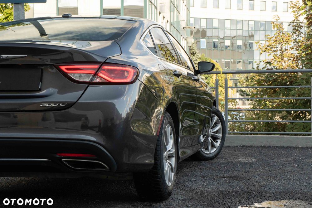 Chrysler 200 - 10