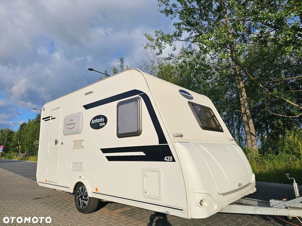 Caravelair WŁĄCZ FILMIK. DMC 1100. ŁÓŻKO MAŁŻEŃSKIE, SYPIALNIO JADALNIA. ŁAZIENKA. PIĘKNA. - 2