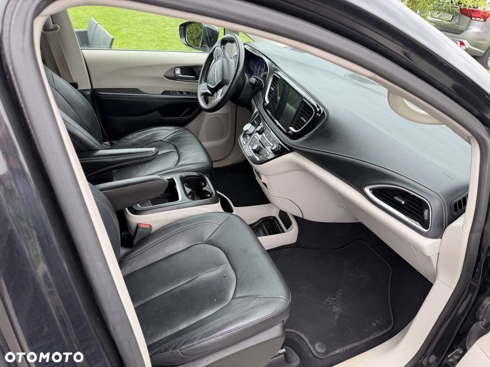 Chrysler Pacifica - 8