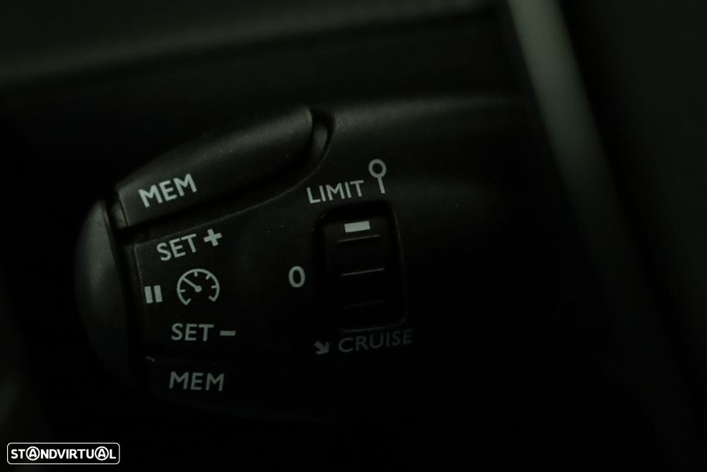 Peugeot 2008 1.2 PureTech Allure EAT8 - 18