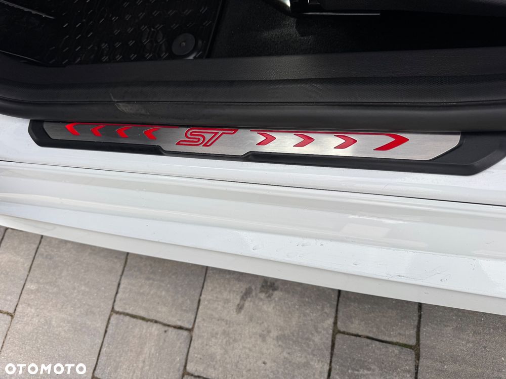 Ford Focus 2.0 TDCi ST - 23