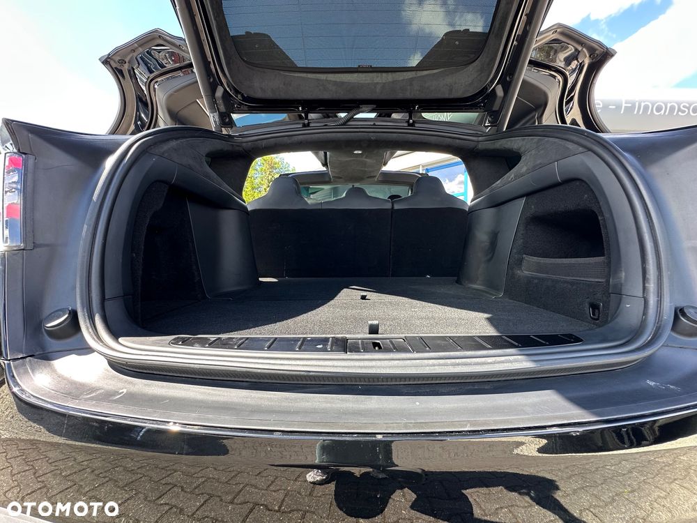 Tesla Model X - 13