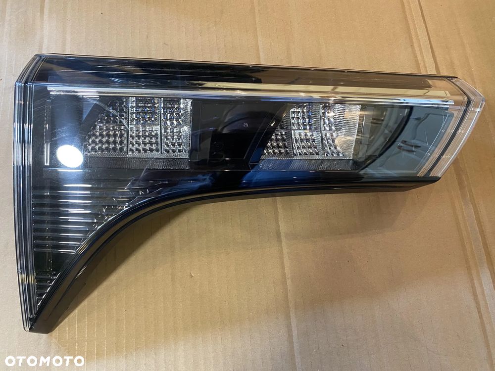 Lampy tył Suzuki SX4 S-CROSS 2022 w błotnik, w klapę prawa strona - 11