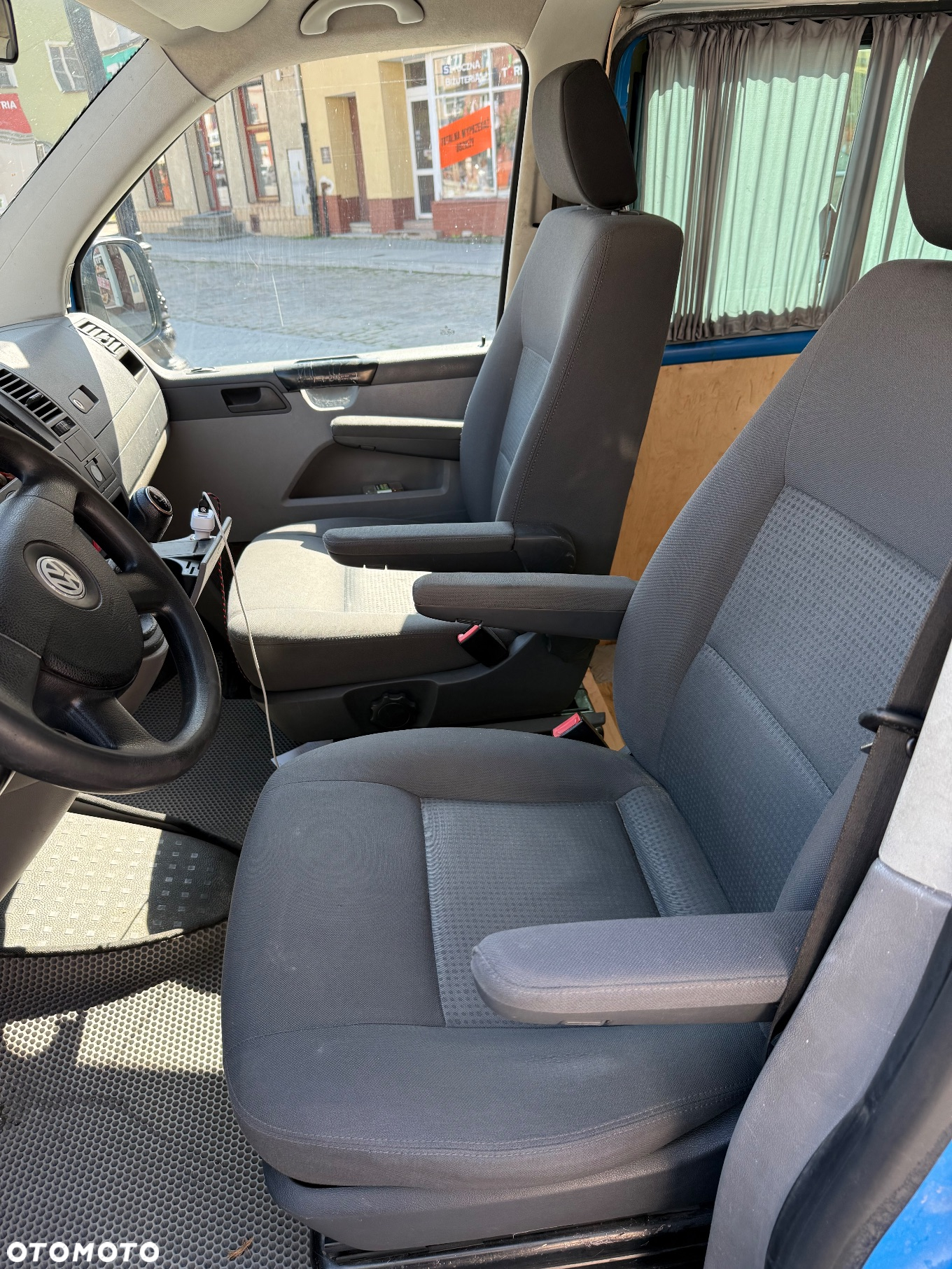 Volkswagen Multivan - 10