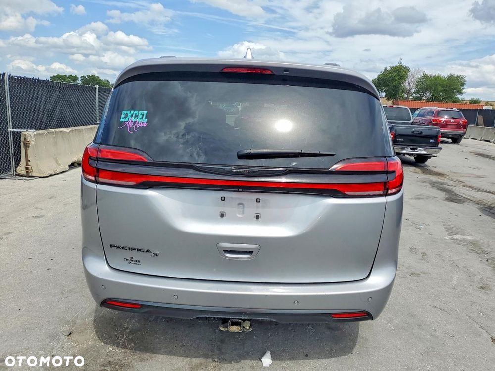 Chrysler Pacifica - 6