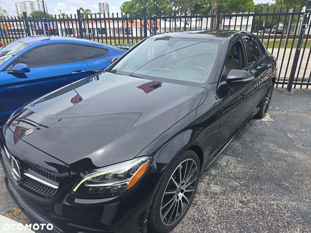 Mercedes-Benz Klasa C 300 4Matic 9G-TRONIC AMG Line - 1