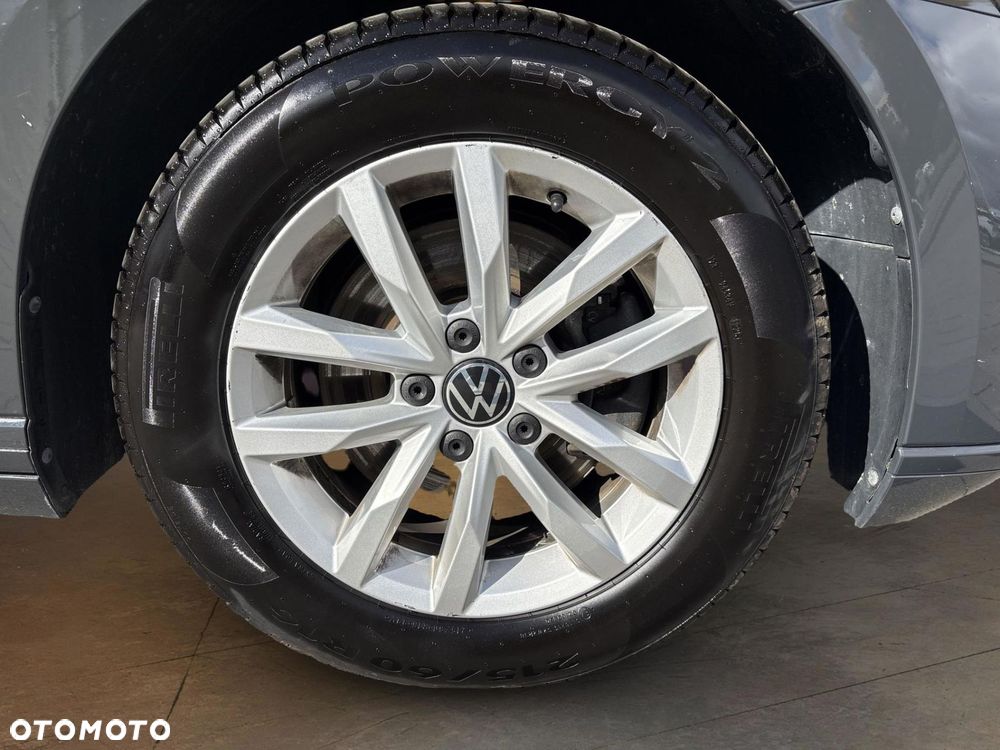 Volkswagen Passat - 18