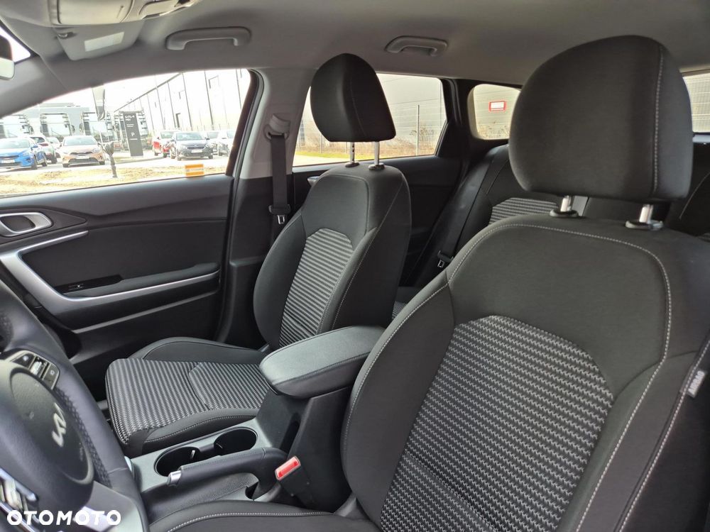 Kia Ceed - 12
