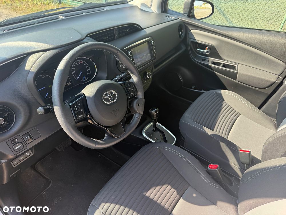 Toyota Yaris Hybrid 100 Premium - 7