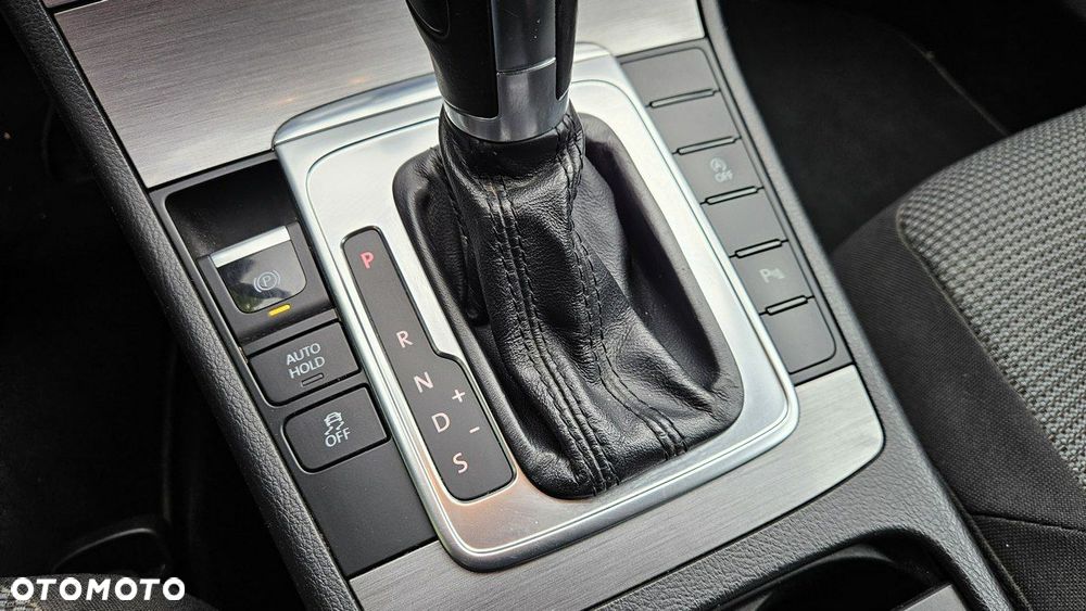 Volkswagen Passat Variant 2.0 TDI DSG BlueMotion Technology Trendline - 22