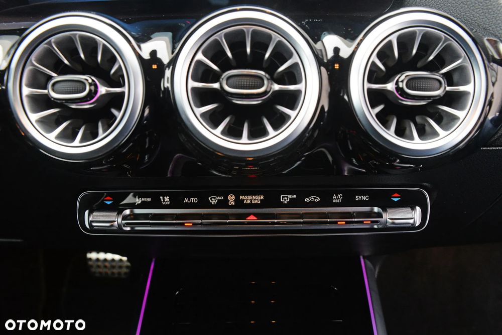 Mercedes-Benz GLA 200 d 4Matic 8G-DCT AMG Line - 32