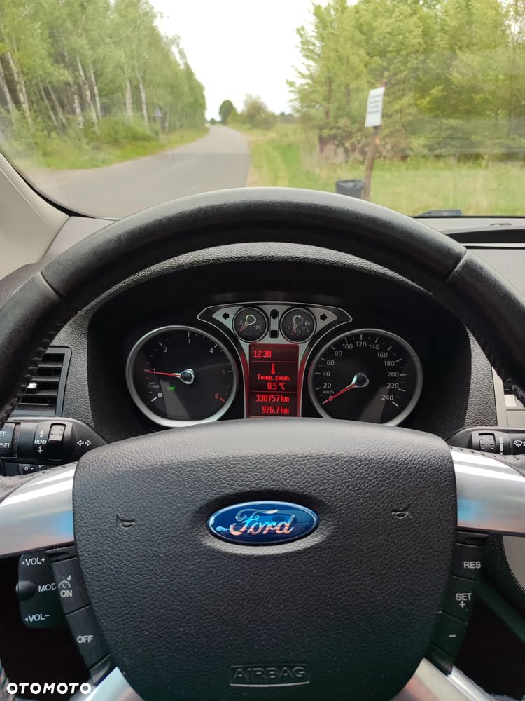 Ford Kuga - 18