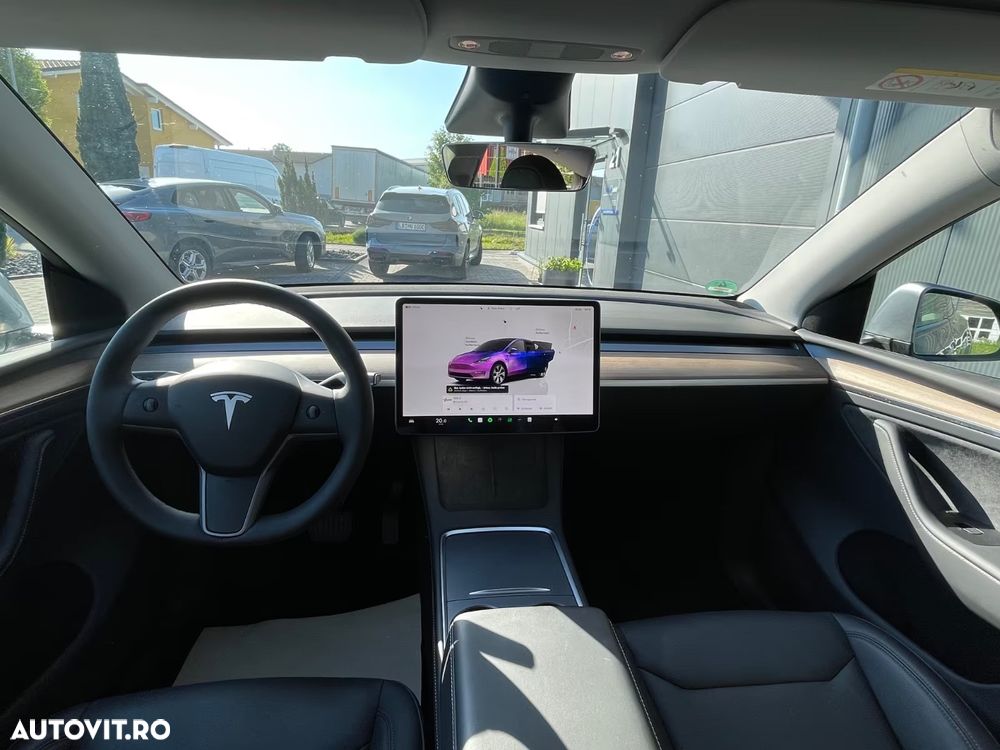 Tesla Model Y Long Range Dual Motor AWD - 13
