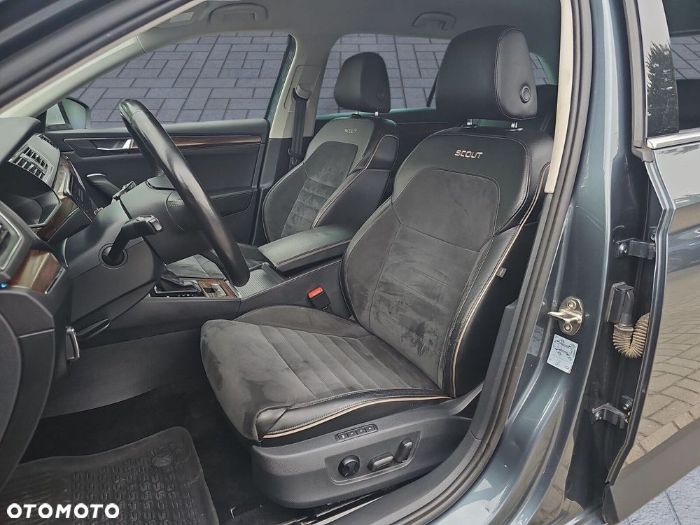 Skoda Superb 2.0 TDI SCR 4x4 Scout DSG - 9