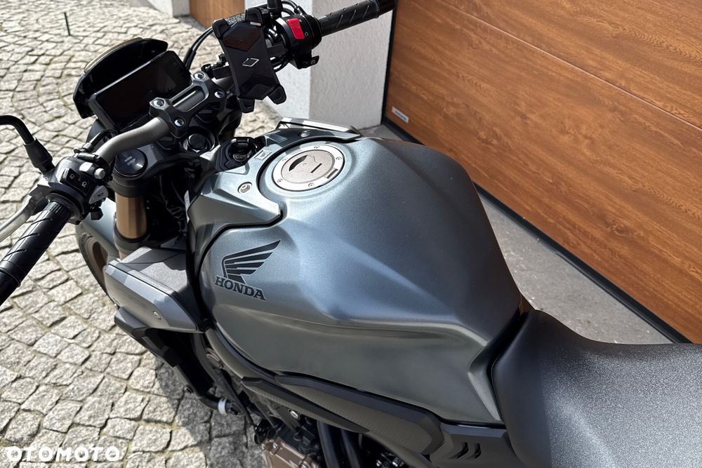 Honda CB - 23