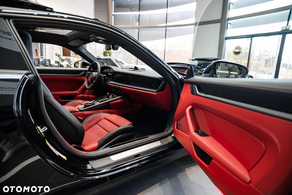 Porsche 911 Carrera - 17