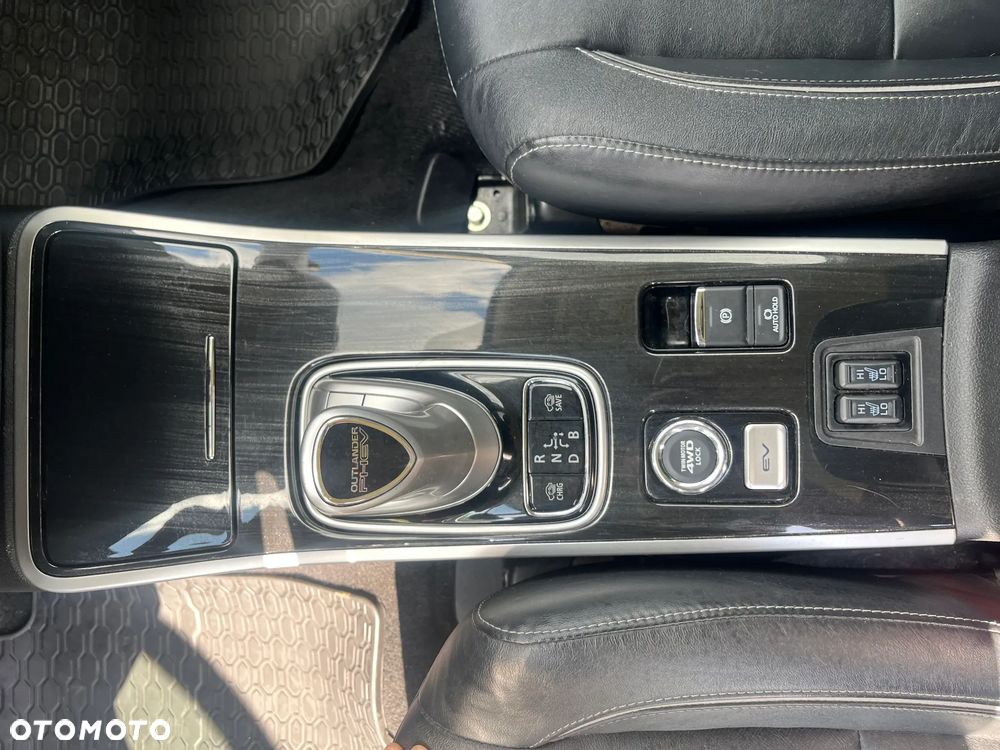 Mitsubishi Outlander Intense + - 13