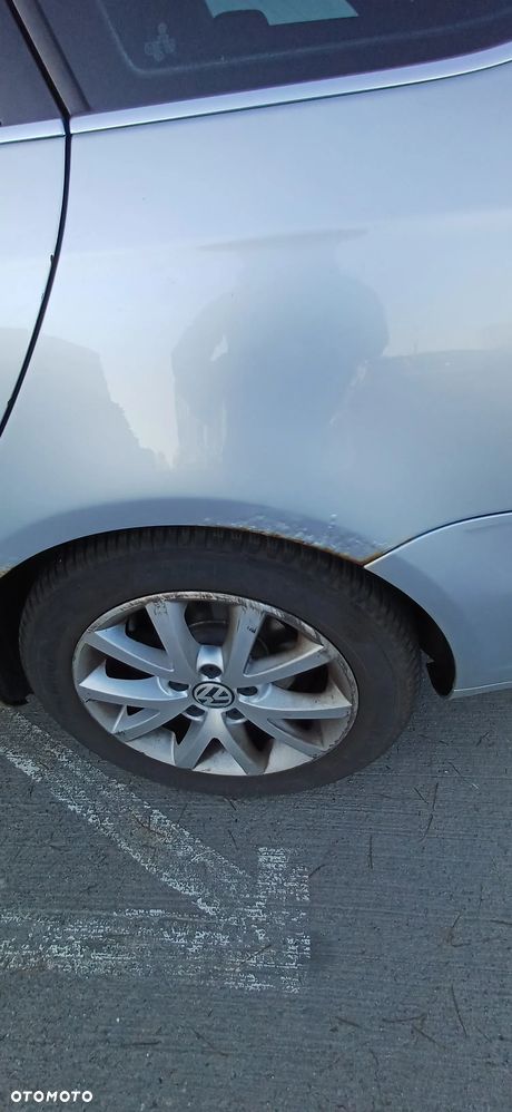 Volkswagen Golf 1.6 TDI Highline - 5