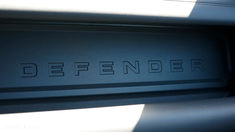 Land Rover Defender 3.0 D350 mHEV X-Dynamic HSE - 27