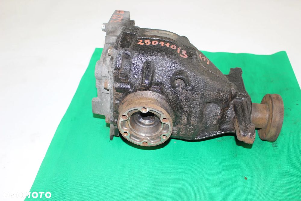 BMW E60 E61 DYFER TYŁ 7560591 3.23