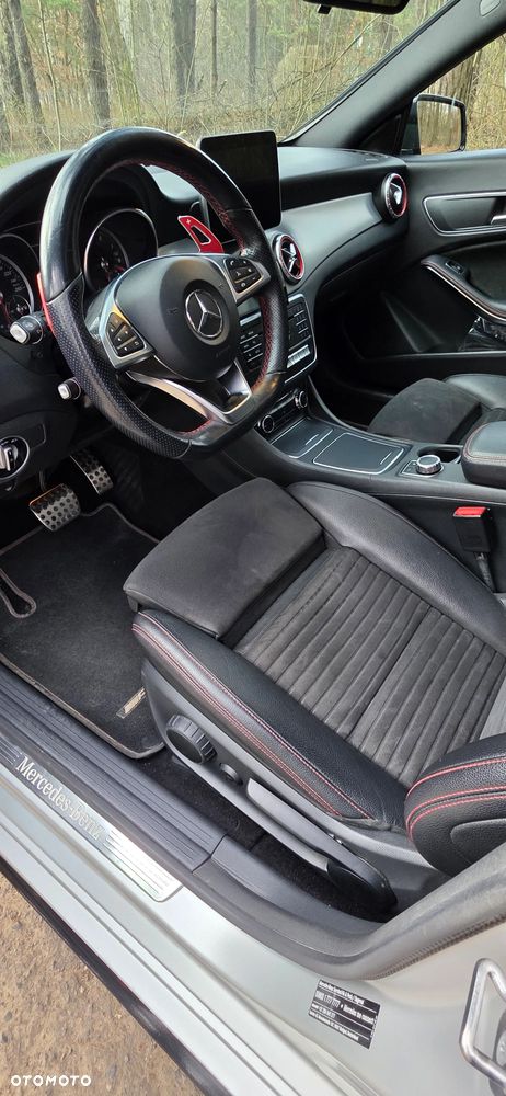 Mercedes-Benz CLA 180 7G-DCT AMG Line - 16