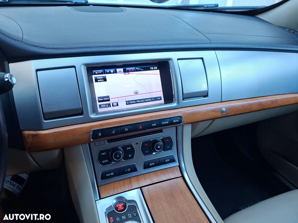 Jaguar XF 2.2D - 24