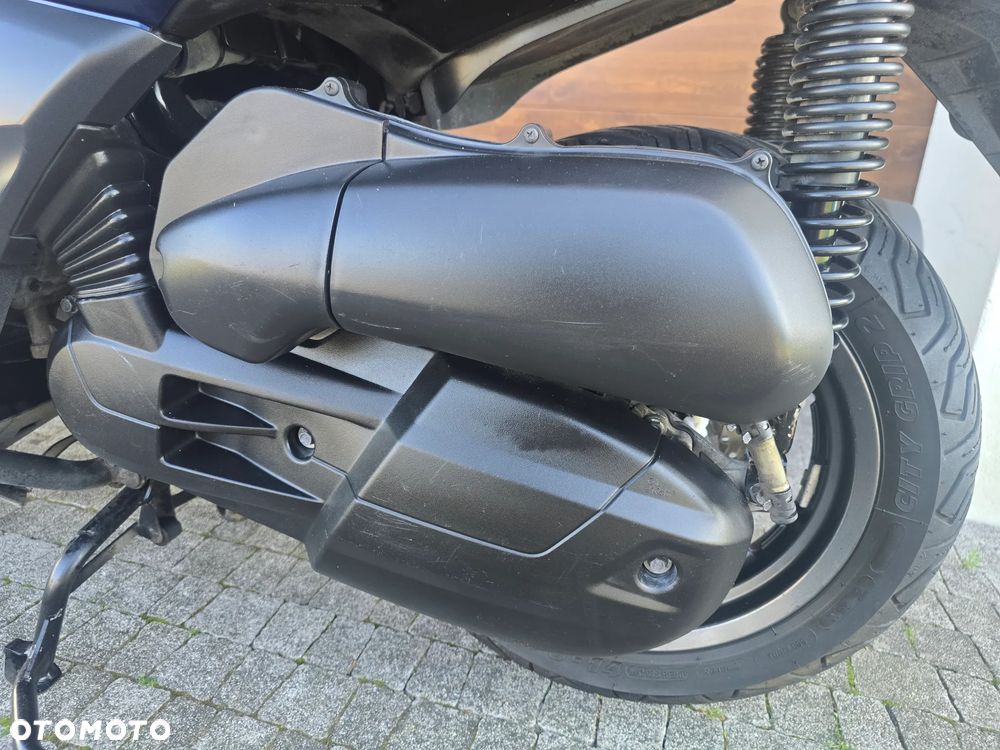 Yamaha X-max - 32