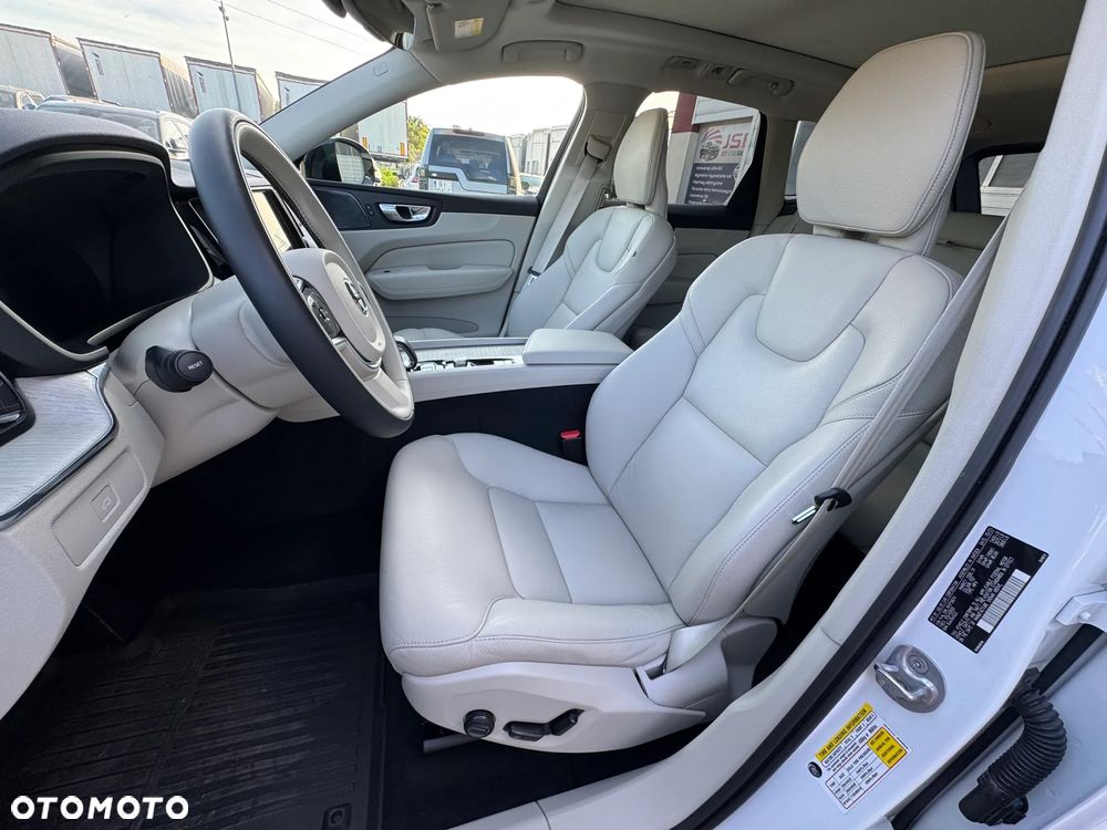 Volvo XC 60 B5 B AWD Plus Dark - 20