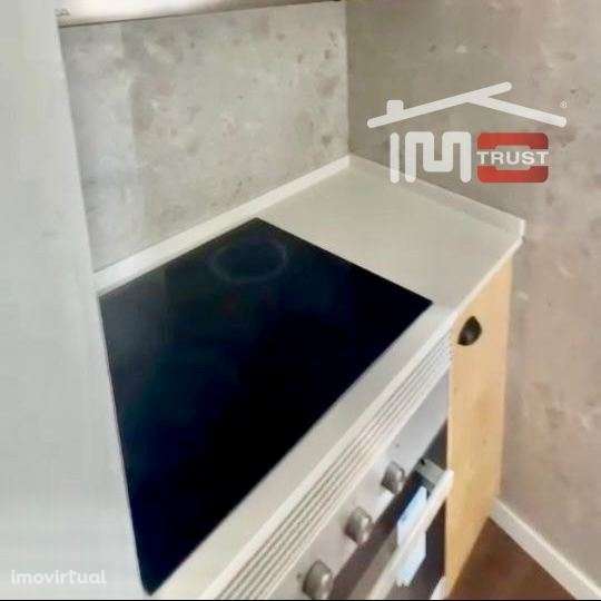 T3 Duplex Renovado - Mobilado, Coz. Equipada, Despesas Incluídas - Grande imagem: 4/8