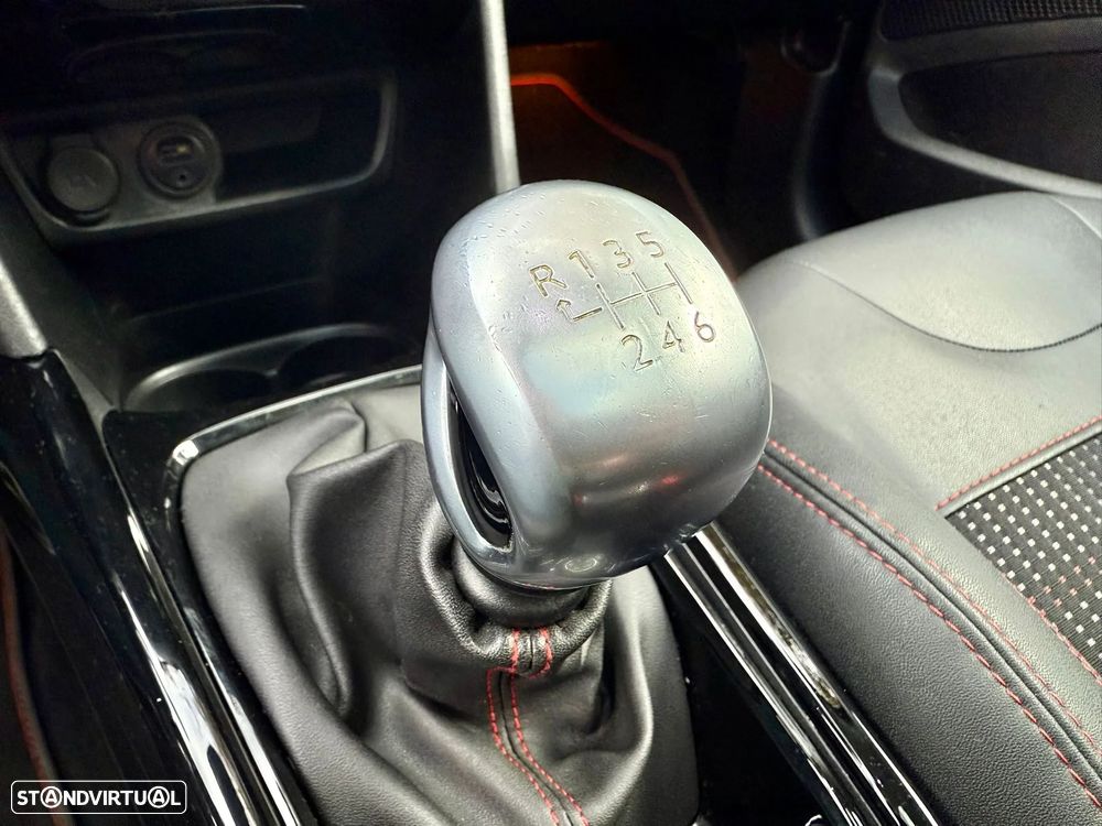 Peugeot 2008 1.2 PureTech GT Line - 26