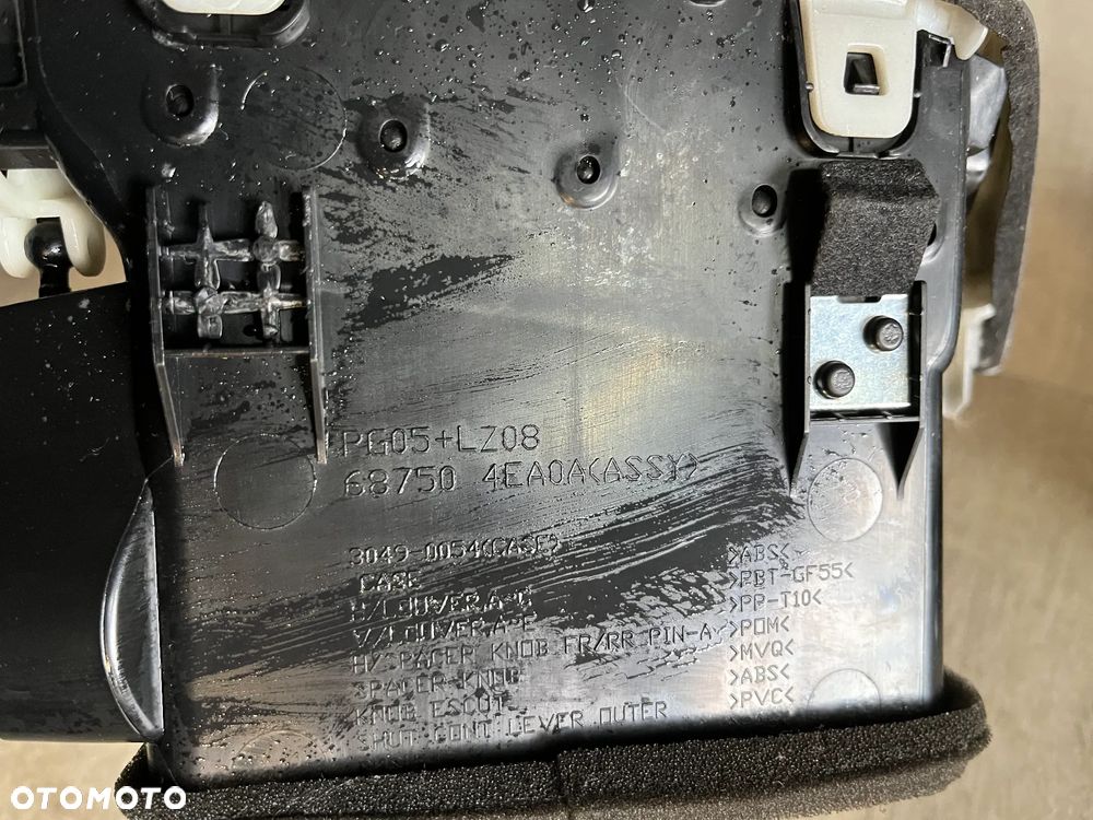 KRATKA NAWIEWU DESKI ROZDZIELCZEJ QASHQAI II J11 KRATKA NAWIEWU 68760 4EH0A  68750 4EA0A  68761 4EH0A - 2