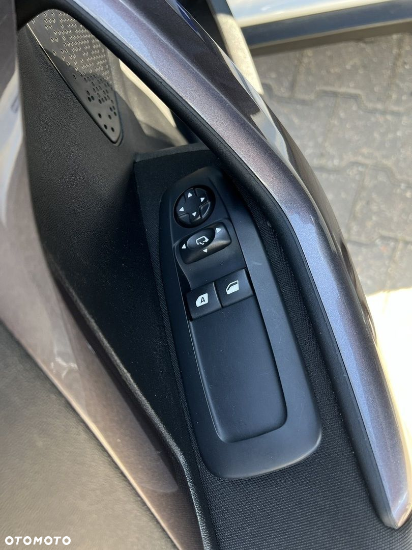 Peugeot 2008 - 15
