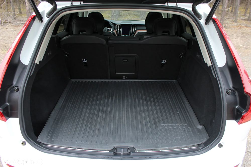 Volvo XC 60 B5 B AWD Geartronic RDesign - 28