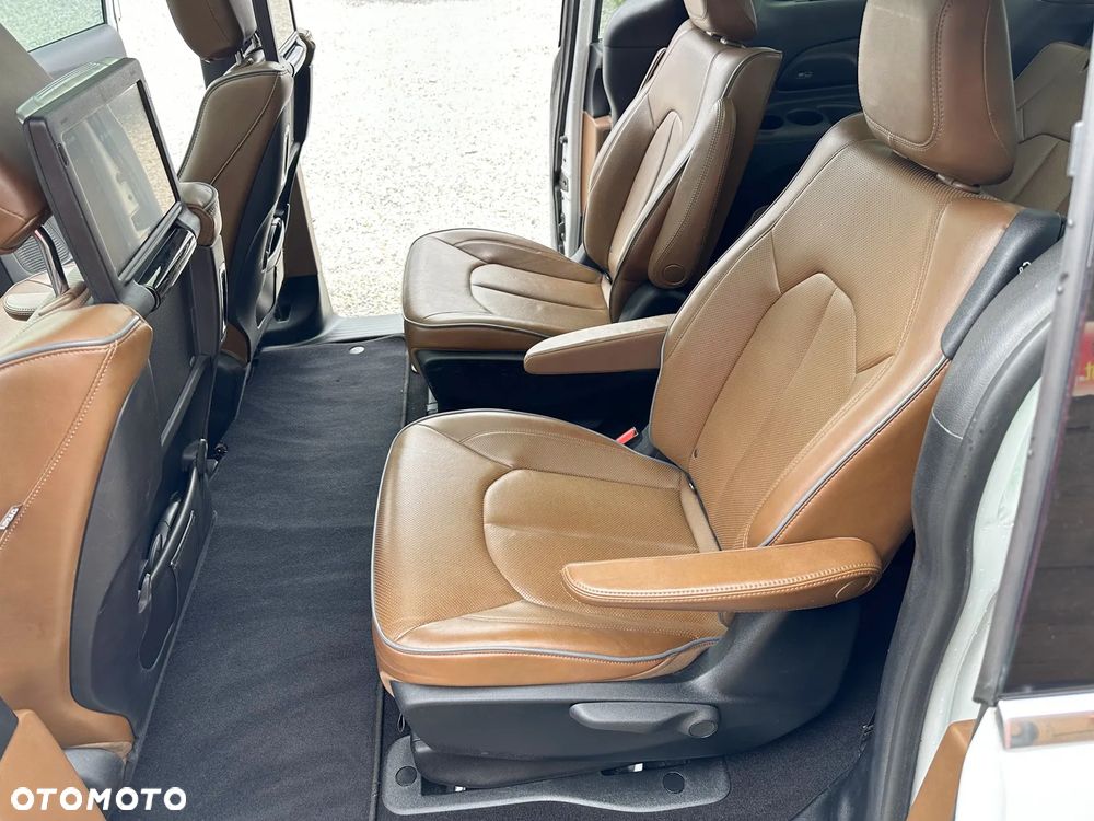 Chrysler Pacifica - 8