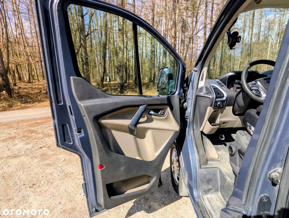 Ford Tourneo Custom - 11