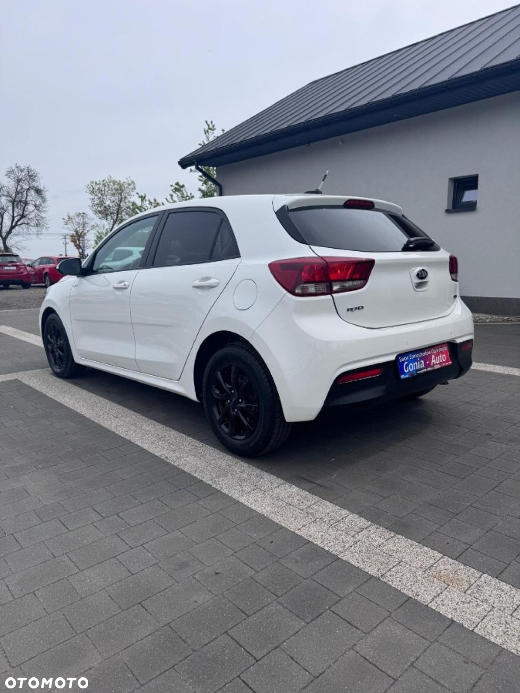 Kia Rio - 4