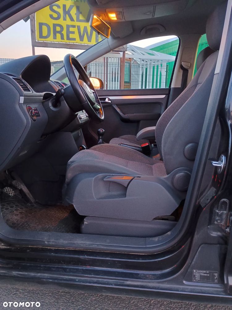 Volkswagen Touran 1.9 TDI Highline - 3