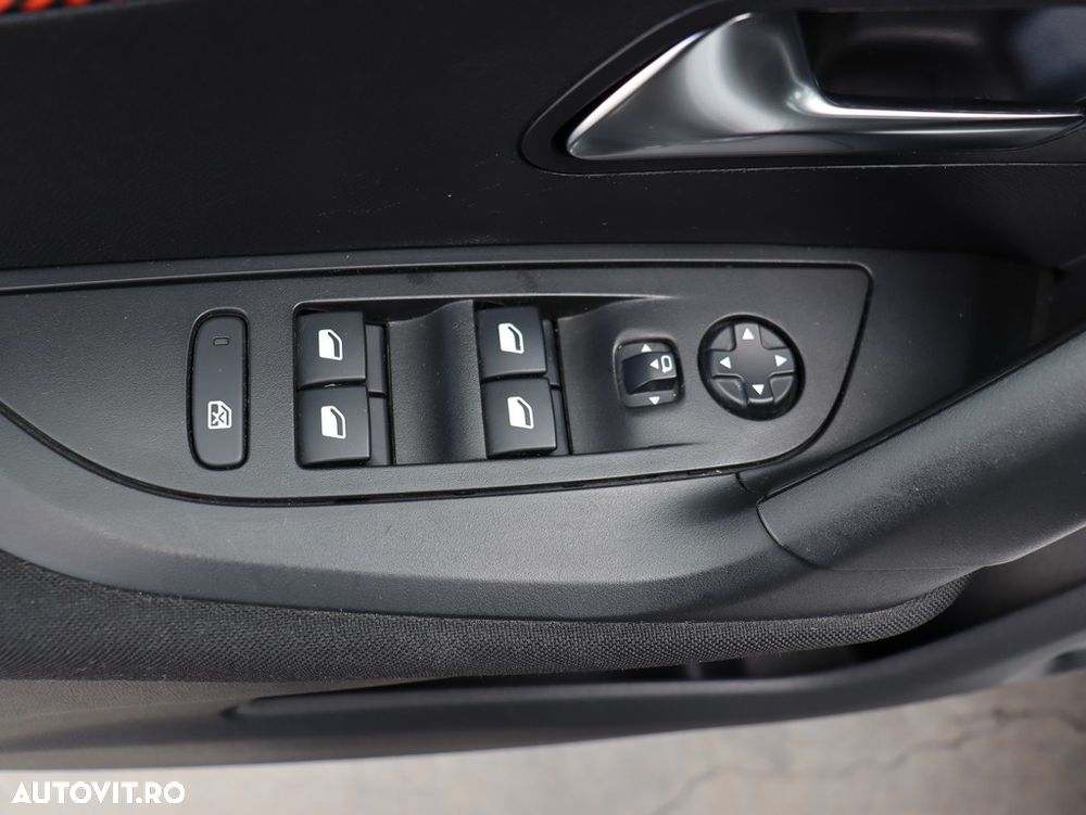 Peugeot 2008 1.2 L PureTech STT Active - 12