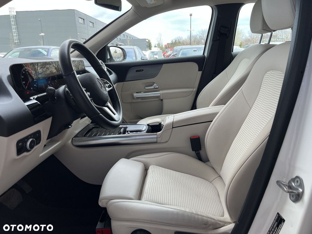 Mercedes-Benz GLA - 14