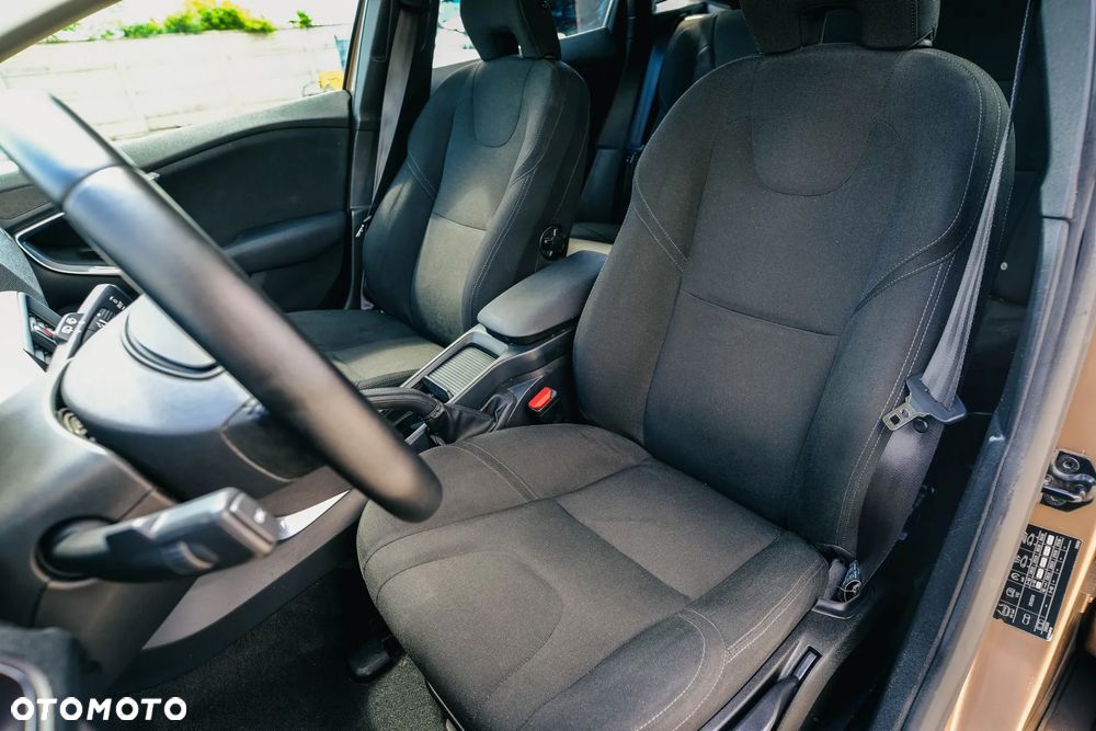 Volvo V40 D2 - 19