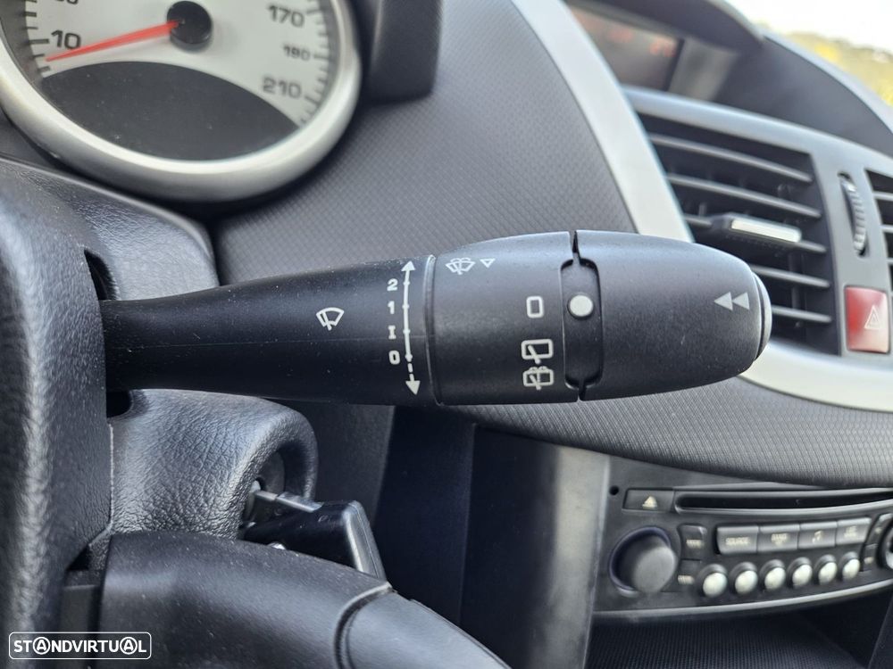 Peugeot 207 1.4 16V Trendy - 33