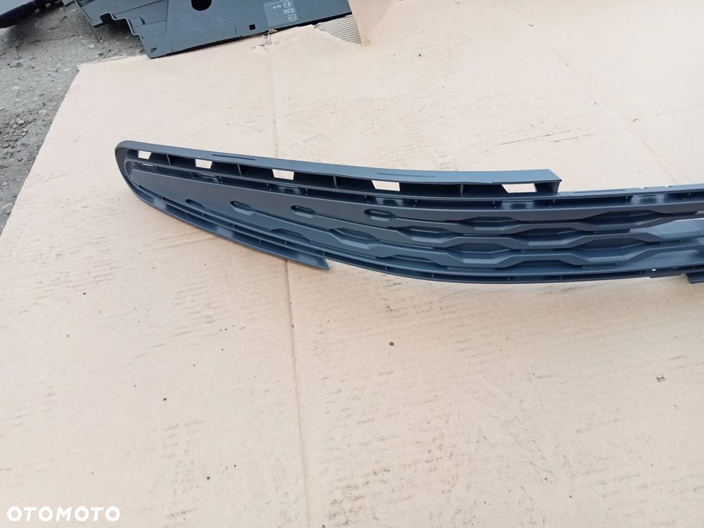 kratka zderzaka przód górna transporter t7 7t0853678b - 3