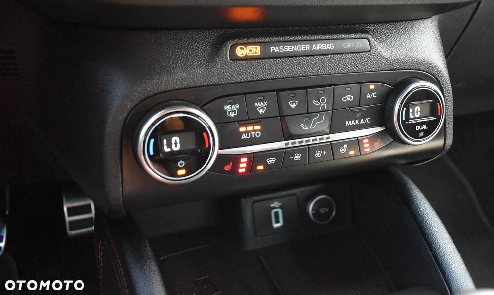 Ford Focus 1.5 EcoBlue STart-Stopp-System ST-LINE - 22