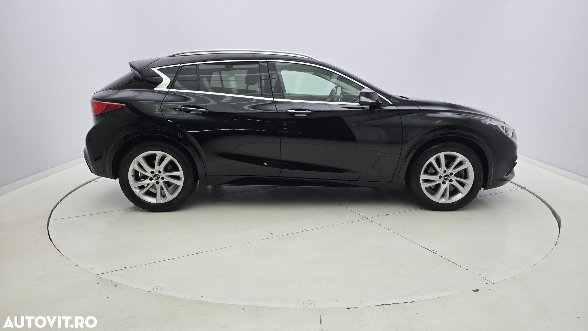 Infiniti Q30 - 5