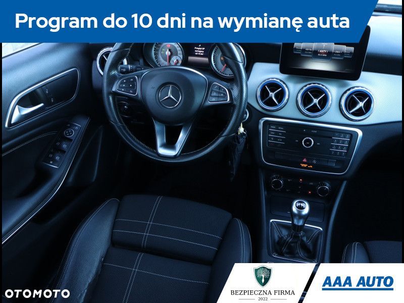 Mercedes-Benz GLA - 8