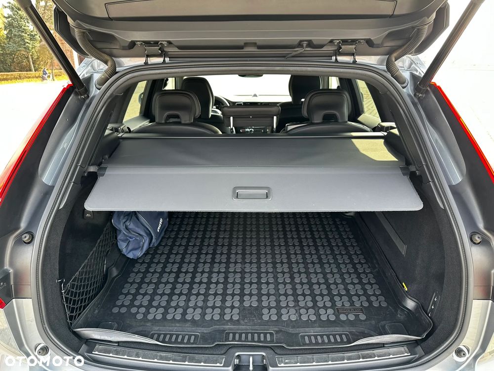 Volvo XC 60 D5 AWD R-Design - 17