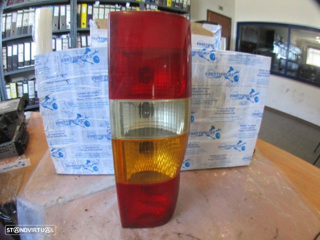 Farol Tras Stop2745 FORD TRANSIT KOMBI 2004 2.0 TDCI 125CV 4P AZUL DRT - 1