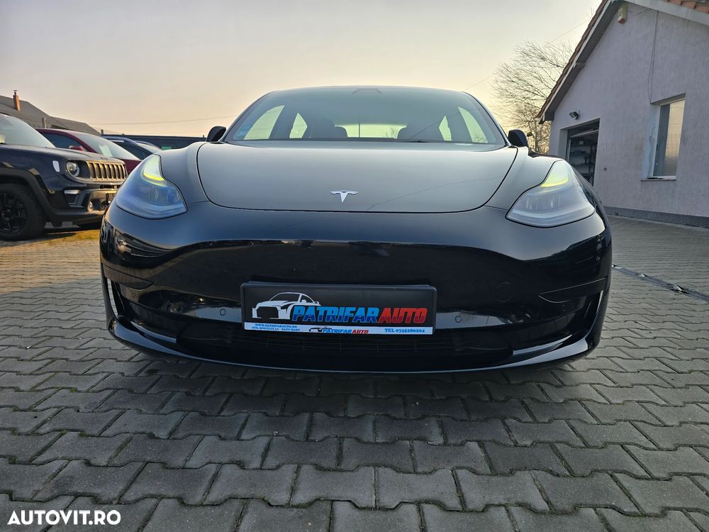 Tesla Model 3 - 5