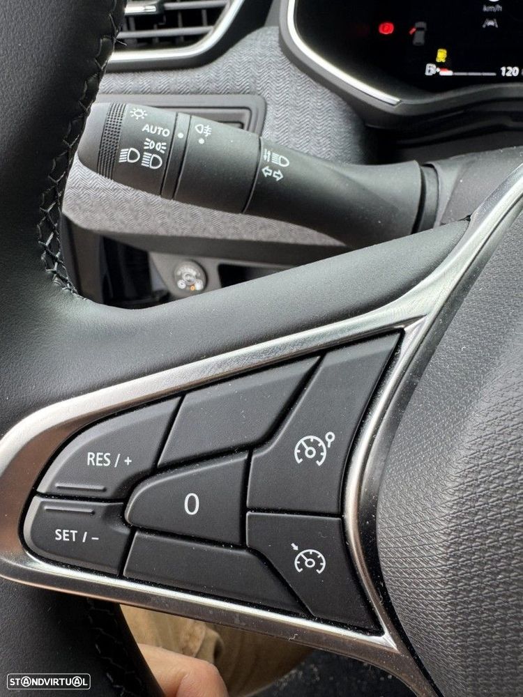 Renault Clio 1.0 TCe Techno Bi-Fuel - 17